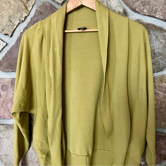 Aeda cardigan in a beautiful chartreuse, barely worn, super comfy. - Picture 4 of 6